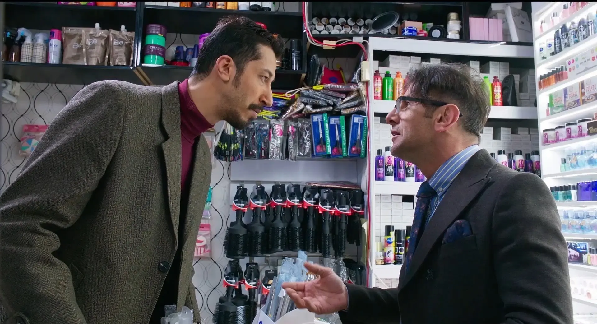 امین حیایی-چشم و گوش بسته