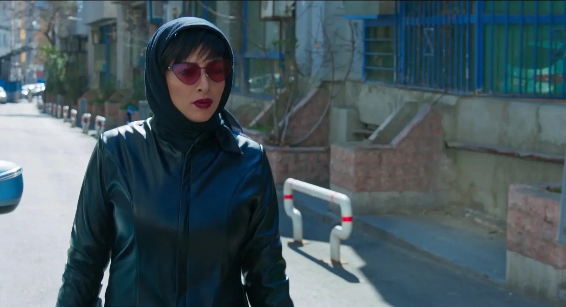 آناهیتا درگاهی-چشم و گوش بسته